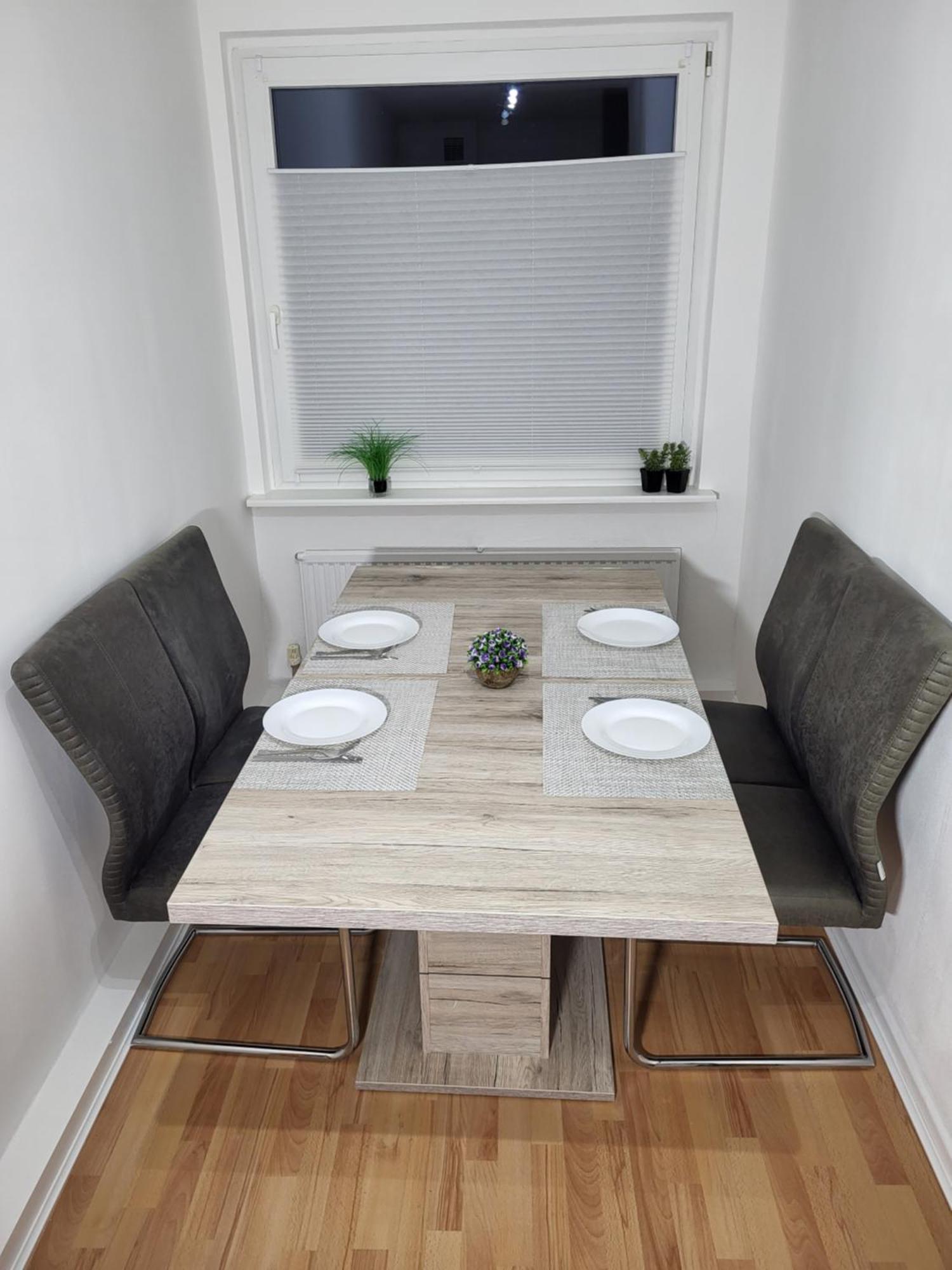 Naehe Duesseldorf Messe Expo, Airport, Train Station Apartment *